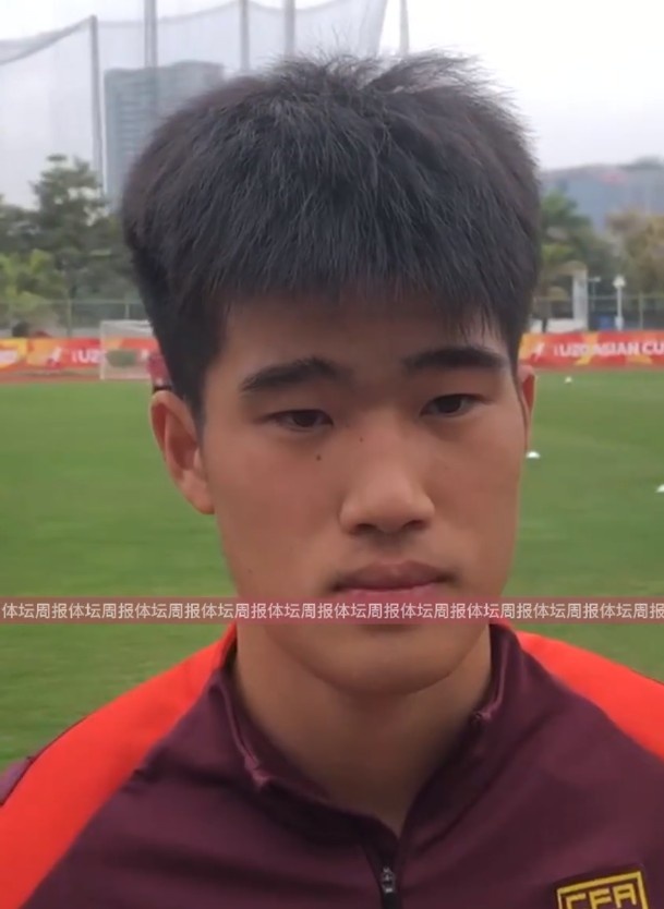  U20國(guó)足球員彭嘯：首戰(zhàn)獲勝樹立很大信心，下半場(chǎng)沒(méi)發(fā)揮出水平