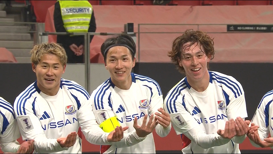  5分鐘連丟2球！天野純搶點破門+和隊友跳搖籃舞慶祝，海港2球落后