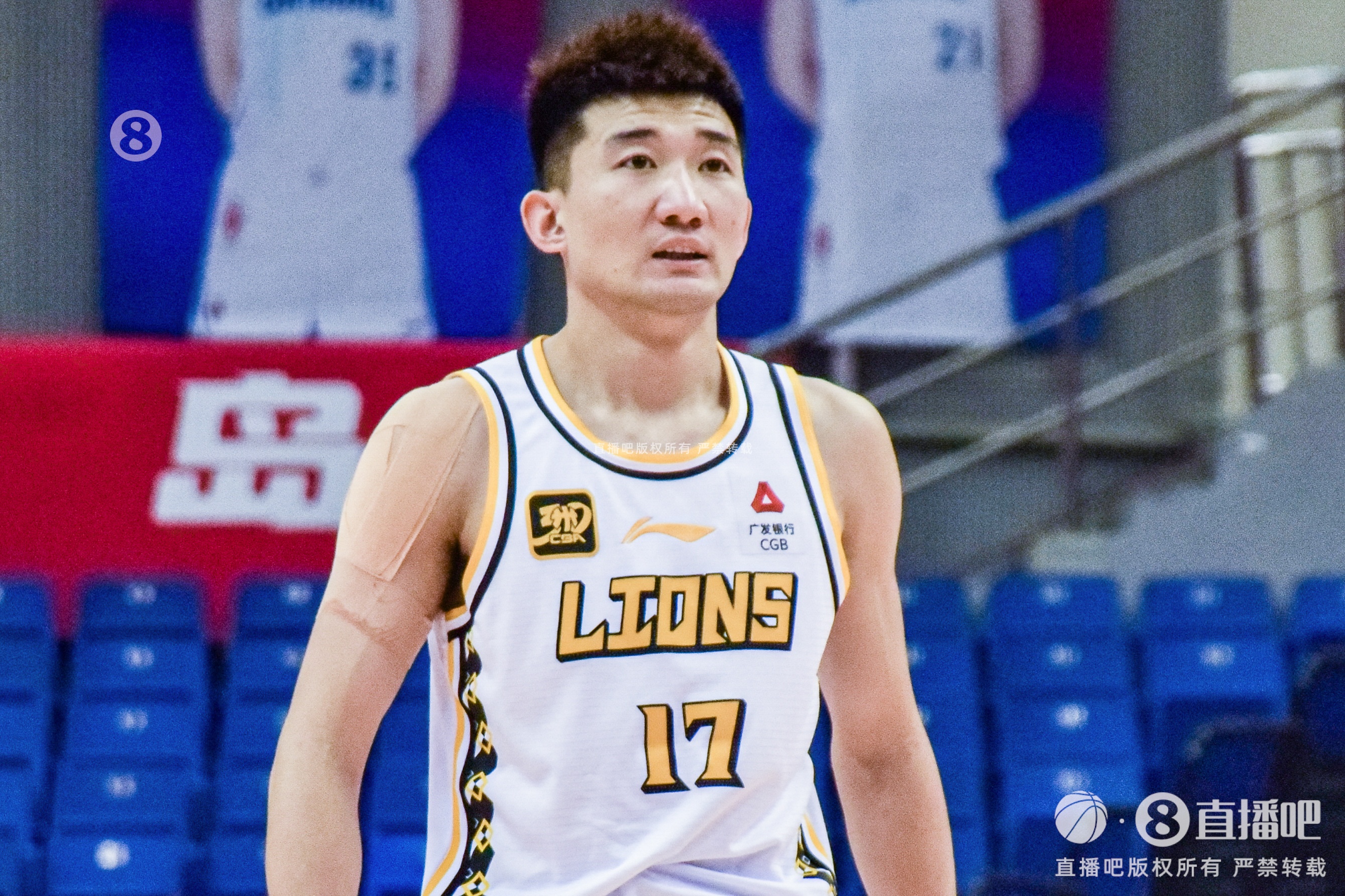  效率太低！孫銘徽15中4拿到15分4板12助2斷1帽 5次犯規(guī)