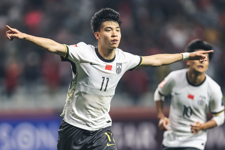  北青體育：18歲“跳級(jí)生”王鈺棟有望進(jìn)入國(guó)足客戰(zhàn)沙特名單！